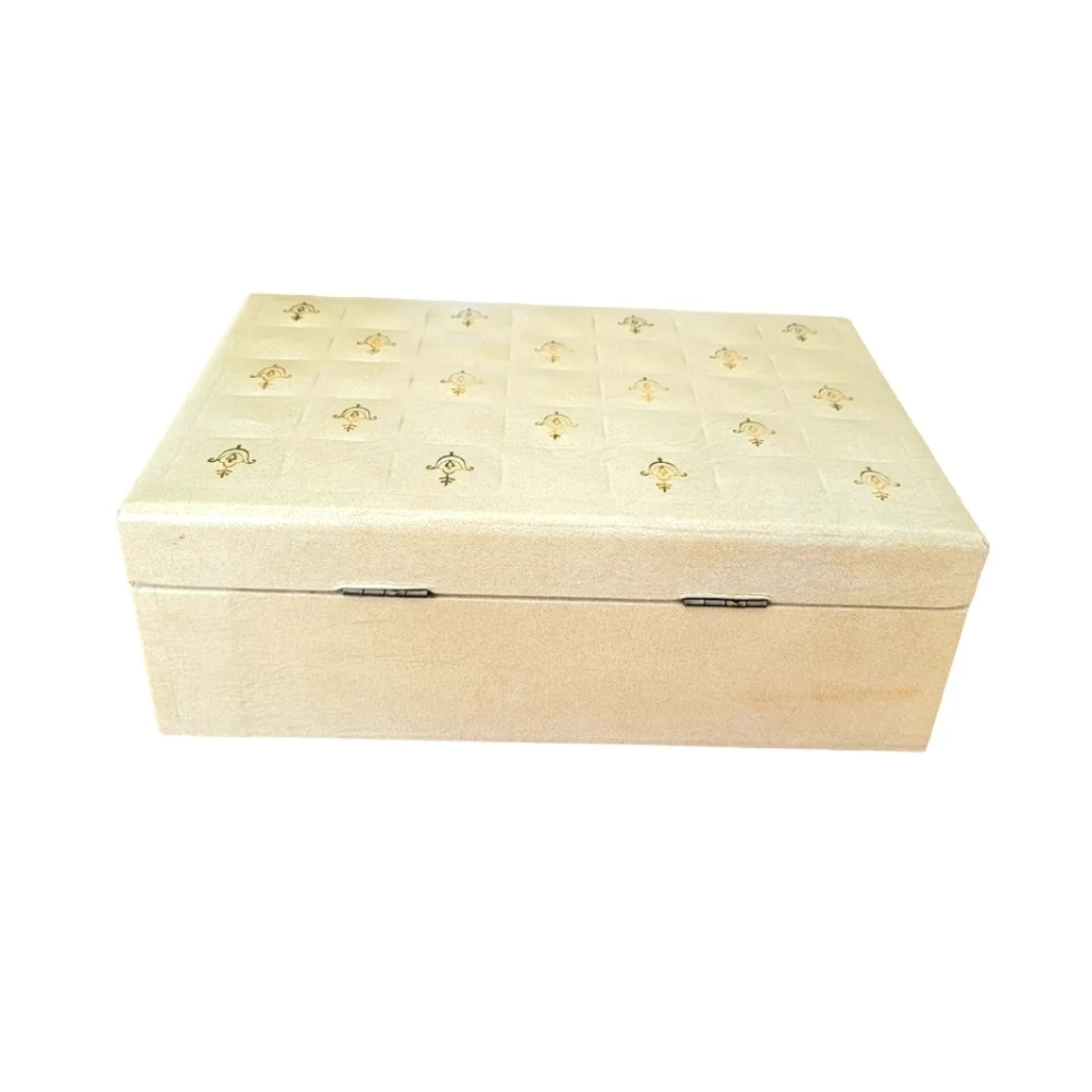 Vintage‎ 1970's Cream and Gold Leaf Pattern Faux Leather Jewelry Box